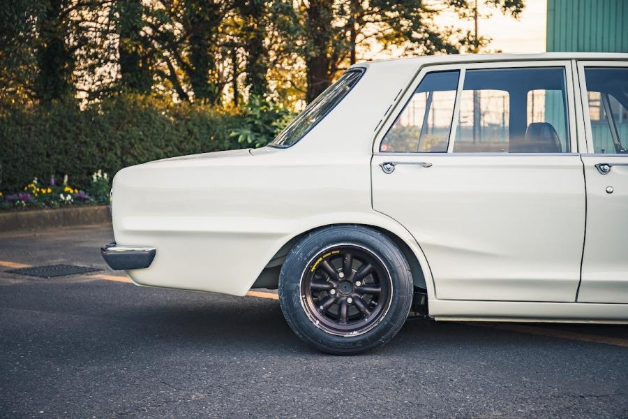 Детали экстерьера Nissan Skyline 2000GT-R Sedan (PGC10) 1969 года  (фото 2 из 26)